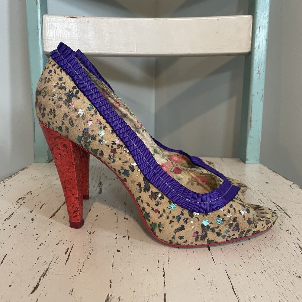 Poetic License Saucy Heels Pumps Retro Peep Toe Sz 9.5 Stars Purple Ribbon Artsy